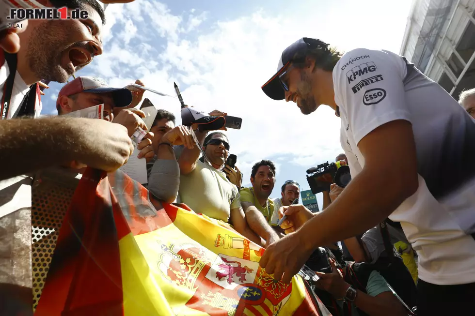 Foto zur News: Fernando Alonso (McLaren)