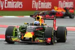 Foto zur News: Daniel Ricciardo (Red Bull) und Max Verstappen (Red Bull)