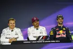 Foto zur News: Lewis Hamilton (Mercedes), Nico Rosberg (Mercedes) und Daniel Ricciardo (Red Bull)