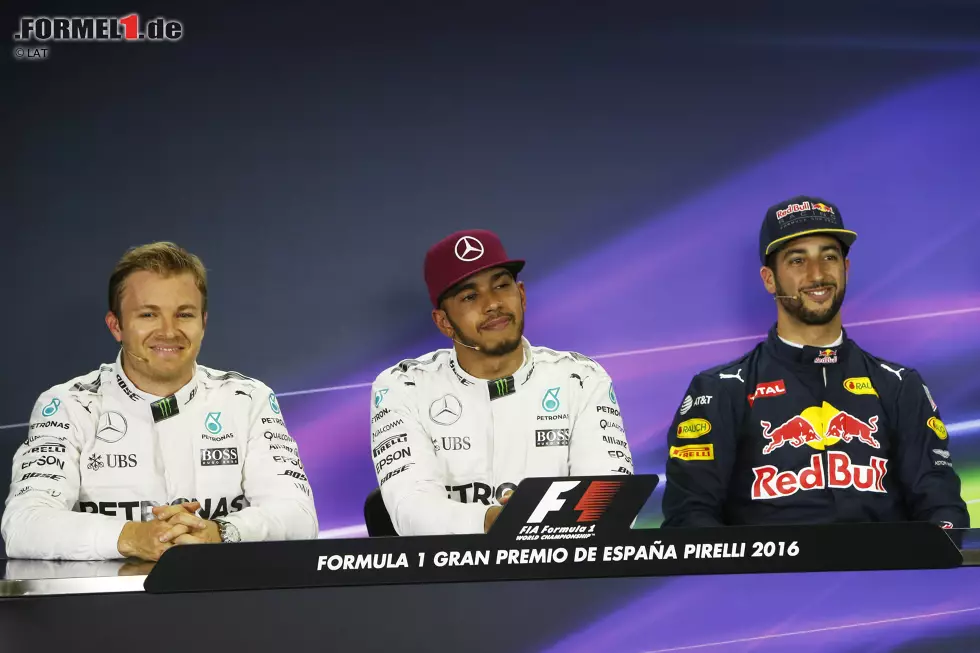 Foto zur News: Lewis Hamilton (Mercedes), Nico Rosberg (Mercedes) und Daniel Ricciardo (Red Bull)