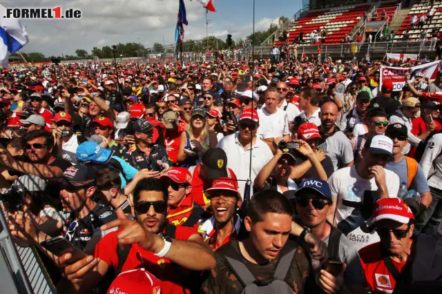 Foto zur News: Formel-1-Live-Ticker: Sebastian Vettel beim Motocross