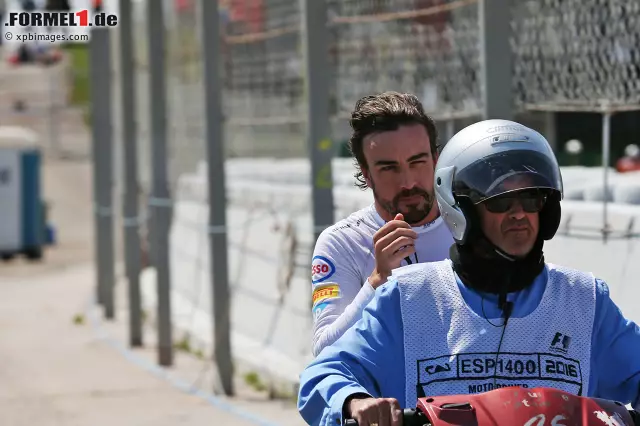 Foto zur News: Fernando Alonso (McLaren)