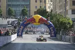 Foto zur News: Carlos Sainz beim Showrun in Beirut