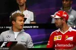 Foto zur News: Nico Rosberg (Mercedes) und Sebastian Vettel (Ferrari)