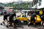 Foto zur News: Kevin Magnussen (Renault) und Jolyon Palmer (Renault)