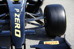 Foto zur News: Pirelli zeigt Reifen in den 2017er-Dimensionen