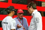 Foto zur News: Lewis Hamilton (Mercedes), Niki Lauda und Toto Wolff