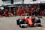 Foto zur News: Sebastian Vettel (Ferrari) und Kimi Räikkönen (Ferrari)