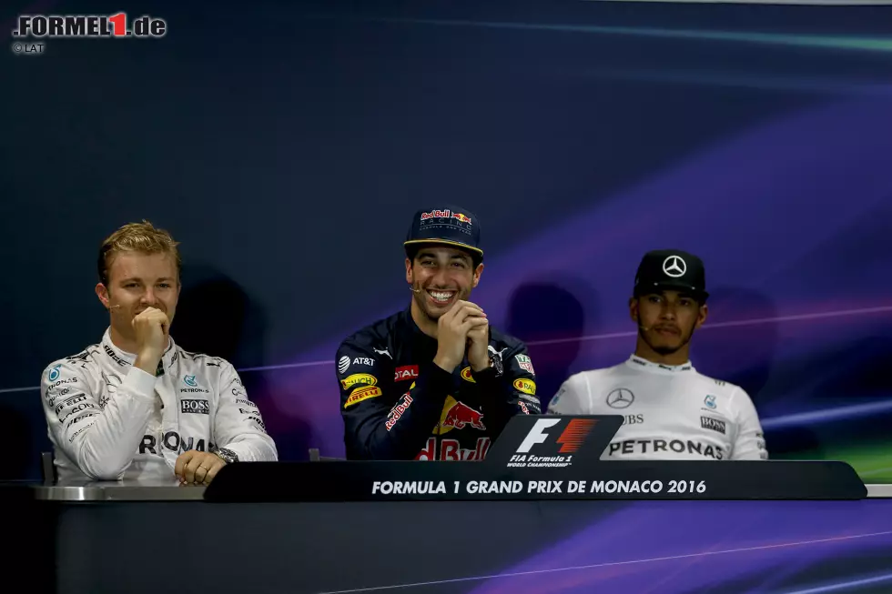 Nico Rosberg (Mercedes), Daniel Ricciardo (Red Bull) und Lewis Hamilton (Mercedes) Foto zur News: Nico Rosberg (Mercedes), Daniel Ricciardo (Red Bull) und Lewis Hamilton (Mercedes)