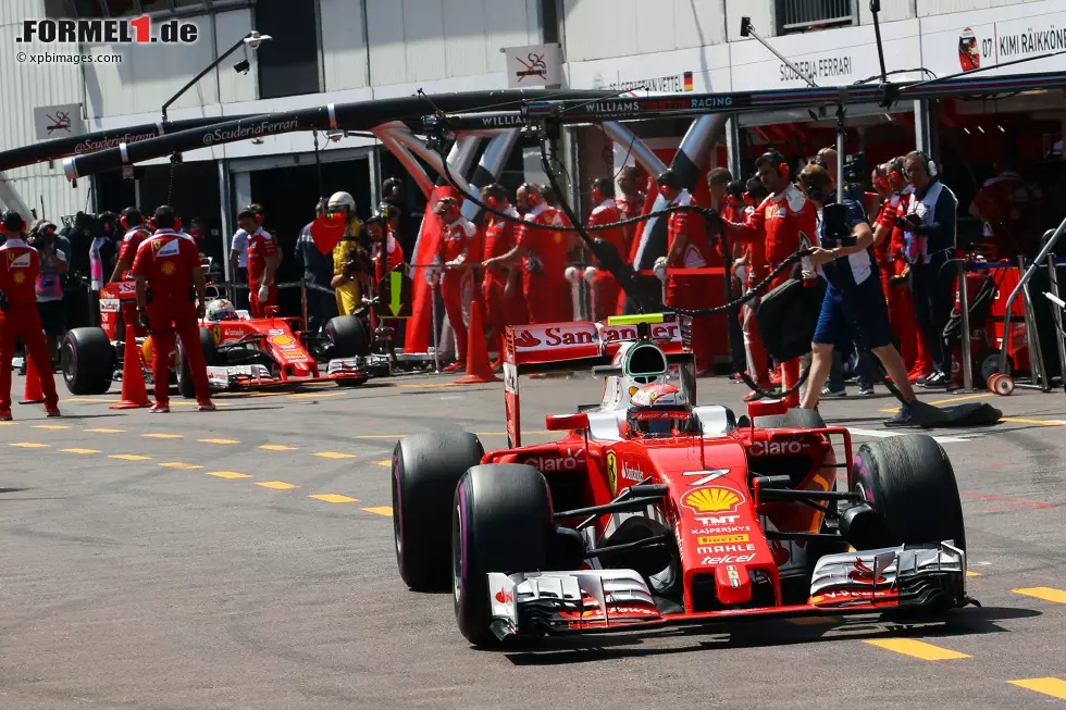 Foto zur News: Sebastian Vettel (Ferrari) und Kimi Räikkönen (Ferrari)