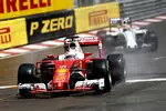 Foto zur News: Sebastian Vettel (Ferrari) und Felipe Massa (Williams)