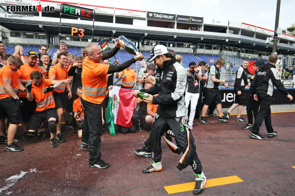 Foto zur News: Sergio Perez (Force India) und Nico Hülkenberg (Force India)