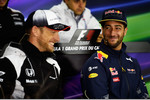 Foto zur News: Jenson Button (McLaren) und Daniel Ricciardo (Red Bull)
