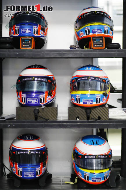 Foto zur News: Jenson Button (McLaren) und Fernando Alonso (McLaren)