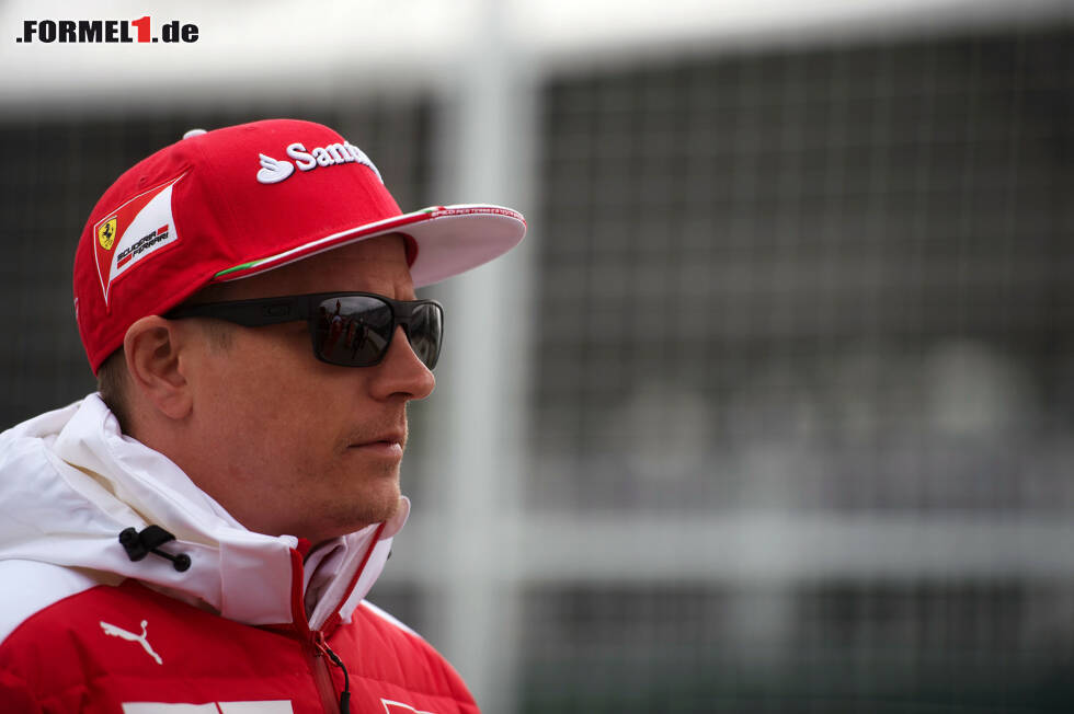 Foto zur News: Kimi Räikkönen bleibt auch in der Formel-1-Saison 2017 bei Ferrari. Klicken Sie sich jetzt durch seine &amp;quot;Classic Moments&amp;quot; auf und abseits der Strecke!