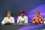 Foto zur News: Nico Rosberg (Mercedes), Lewis Hamilton (Mercedes) und Sebastian Vettel (Ferrari)