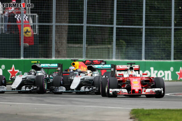 Foto zur News: Nico Rosberg wurde in der ersten Kurve von Lewis Hamilton abgedrängt. Klicken Sie sich durch die Rennhighlights und beurteilen Sie die Situation selbst!