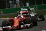 Foto zur News: Kimi Räikkönen (Ferrari) und Nico Rosberg (Mercedes)