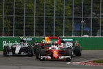 Foto zur News: Sebastian Vettel (Ferrari), Lewis Hamilton (Mercedes), Nico Rosberg (Mercedes) und Daniel Ricciardo (Red Bull)