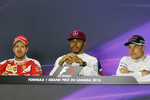 Foto zur News: Sebastian Vettel (Ferrari), Lewis Hamilton (Mercedes) und Valtteri Bottas (Williams)