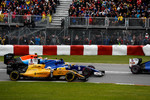 Foto zur News: Marcus Ericsson (Sauber), Kevin Magnussen (Renault) und Rio Haryanto (Manor)