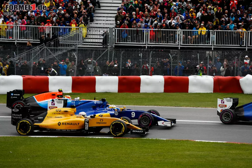 Foto zur News: Marcus Ericsson (Sauber), Kevin Magnussen (Renault) und Rio Haryanto (Manor)