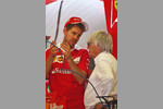 Foto zur News: Sebastian Vettel (Ferrari) und Bernie Ecclestone