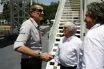 Foto zur News: Bernie Ecclestone und Günther Steiner (Haas)