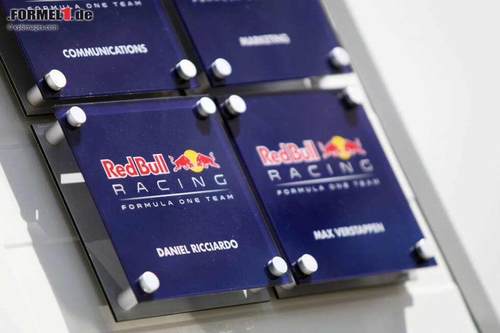 Foto zur News: TÜrschilder bei Red Bull