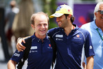Foto zur News: Felipe Nasr (Sauber) mit Josef Leberer