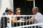 Foto zur News: Carlos Sainz (Toro Rosso), Christian Horner und Helmut Marko