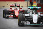 Foto zur News: Nico Rosberg und Sebastian Vettel