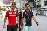 Foto zur News: Sebastian Vettel (Ferrari) und Sergio Perez (Force India)