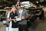 Foto zur News: Sergio Perez (Force India) mit Enqrique Iglesias