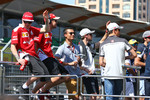 Foto zur News: Sebastian Vettel (Ferrari), Pascal Wehrlein (Manor), Romain Grosjean (Haas), Esteban Gutierrez (Haas) und Kimi Räikkönen (Ferrari)