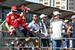 Foto zur News: Sebastian Vettel (Ferrari), Pascal Wehrlein (Manor), Romain Grosjean (Haas), Esteban Gutierrez (Haas) und Kimi Räikkönen (Ferrari)