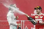Foto zur News: Sebastian Vettel (Ferrari) und Nico Rosberg (Mercedes)