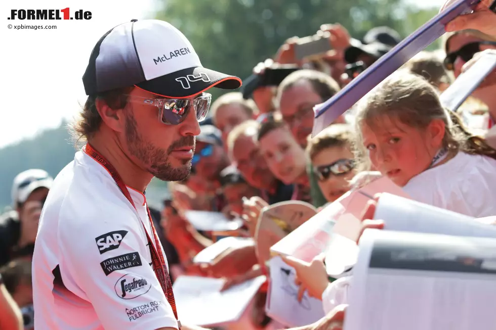 Foto zur News: Fernando Alonso (McLaren)