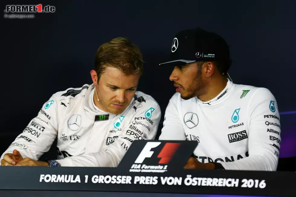 Foto zur News: Nico Rosberg (Mercedes) und Lewis Hamilton (Mercedes)