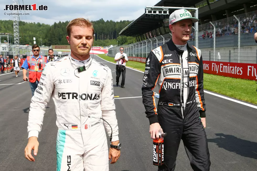 Foto zur News: Nico Rosberg (Mercedes) und Nico Hülkenberg (Force India)