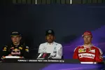 Foto zur News: Max Verstappen (Red Bull), Lewis Hamilton (Mercedes) und Kimi Räikkönen (Ferrari)