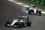 Foto zur News: Nico Rosberg (Mercedes) und Lewis Hamilton (Mercedes)