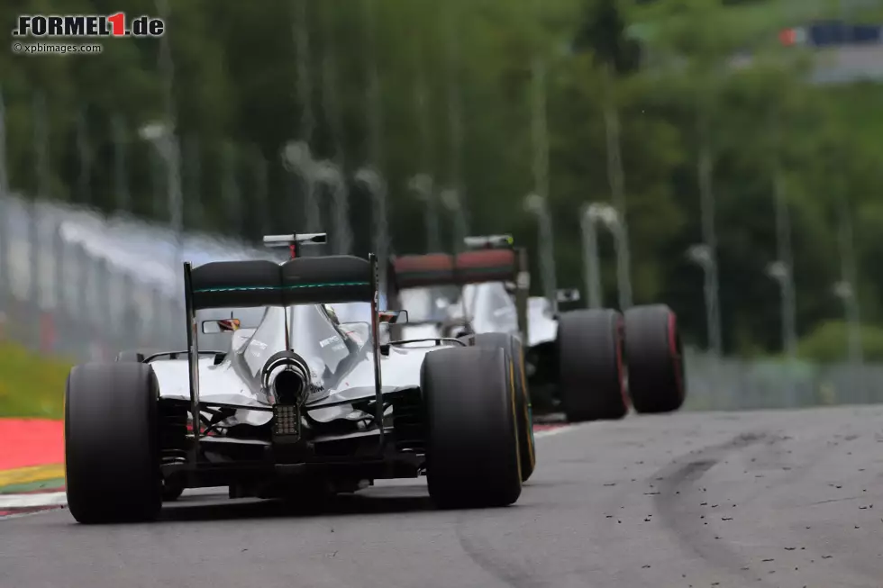 Foto zur News: Nico Rosberg (Mercedes) und Lewis Hamilton (Mercedes)