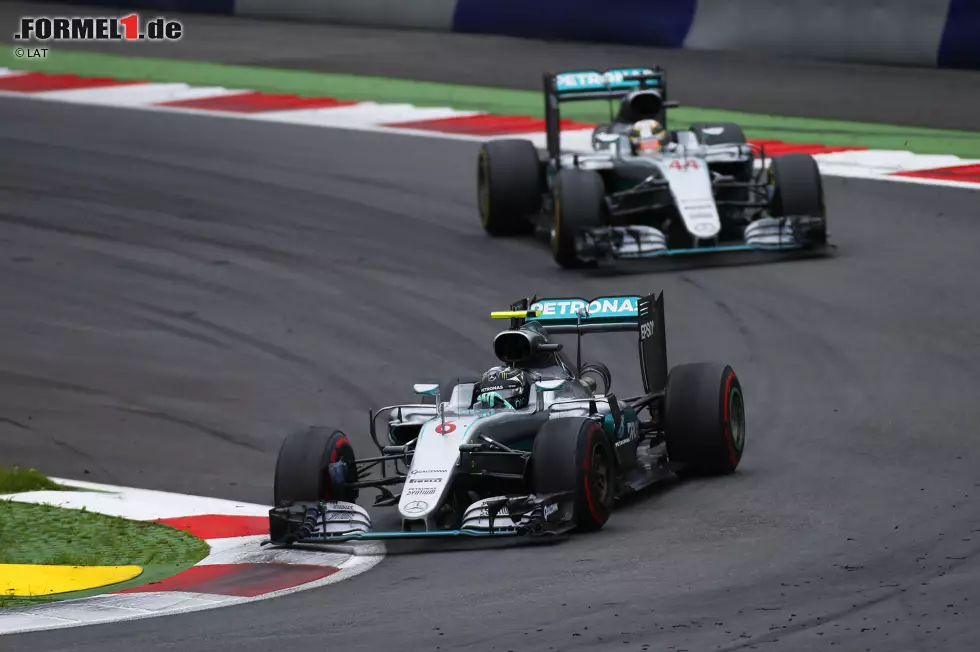 Foto zur News: Nico Rosberg (Mercedes) und Lewis Hamilton (Mercedes)