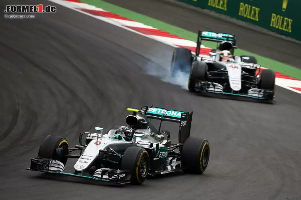 Foto zur News: Nico Rosberg (Mercedes) und Lewis Hamilton (Mercedes)