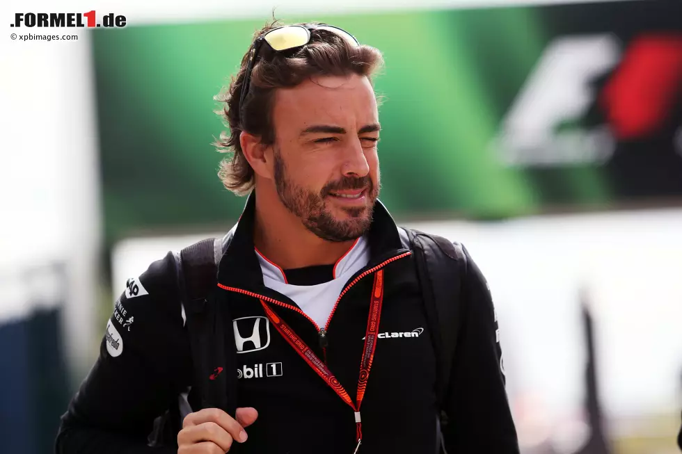 Foto zur News: Fernando Alonso (McLaren)