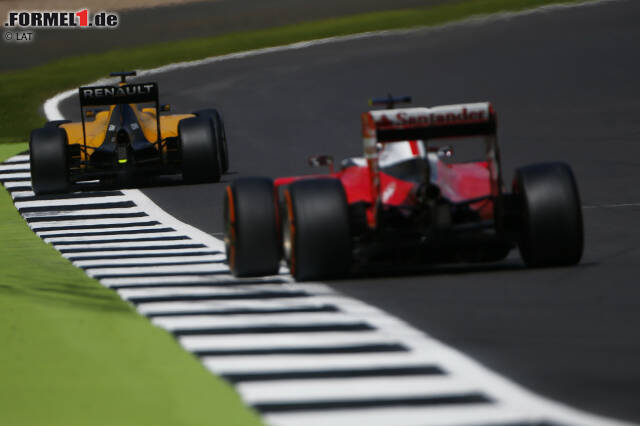Foto zur News: Jolyon Palmer (Renault) und Kimi Räikkönen (Ferrari)