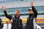 Foto zur News: Jenson Button (McLaren) und Nico Hülkenberg (Force India)