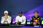 Foto zur News: Nico Rosberg (Mercedes), Lewis Hamilton (Mercedes) und Max Verstappen (Red Bull)