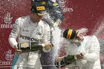 Foto zur News: Nico Rosberg (Mercedes) und Lewis Hamilton (Mercedes)